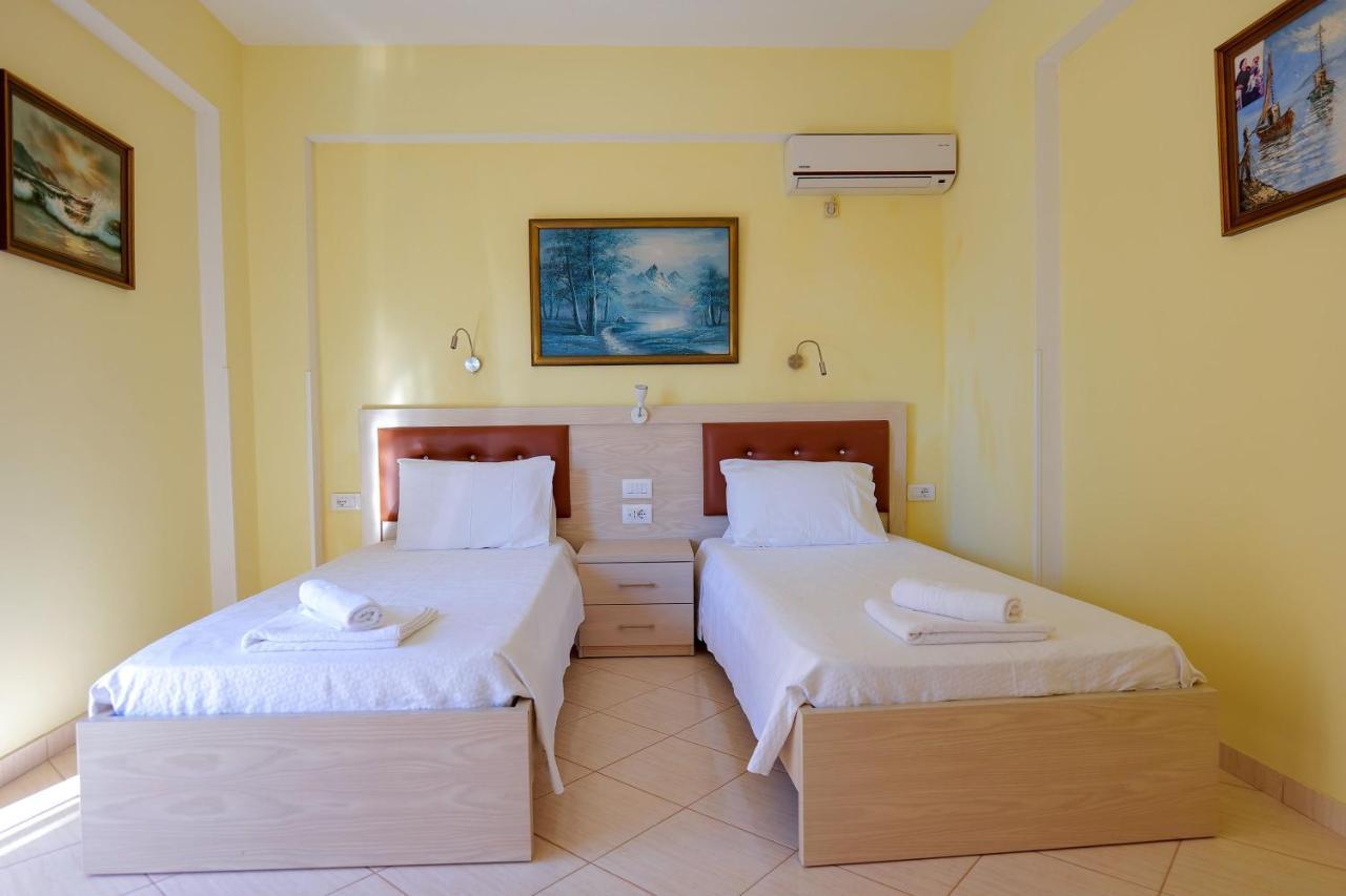 Sunny Holiday Sarandë Exterior foto