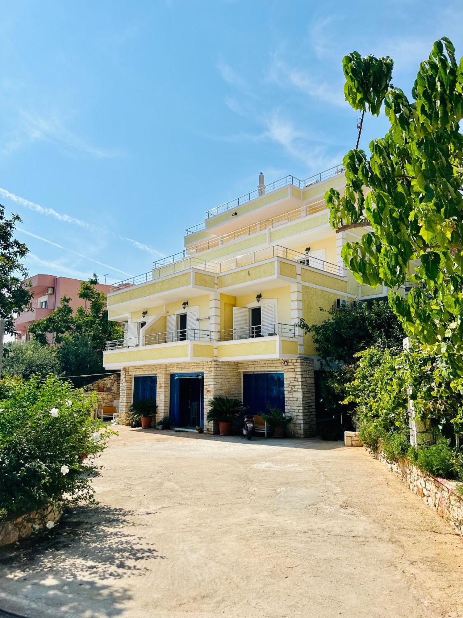 Sunny Holiday Sarandë Exterior foto
